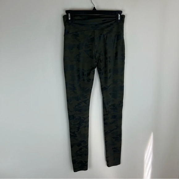 Spanx Look At Me Now Green Camo Leggings size M - Picture 5 of 8